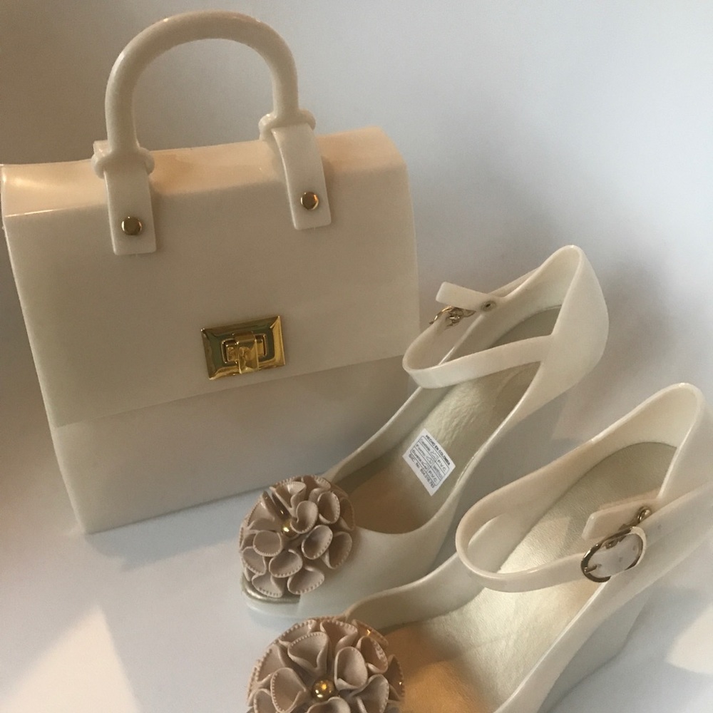 Beautiful handbag and jelly shoes.